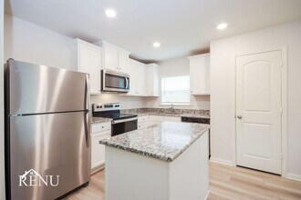 10414 Sweetwater Creek Dr in Cleveland, TX - Building Photo - Building Photo