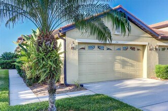 210 Mystic Falls Dr in Apollo Beach, FL - Foto de edificio - Building Photo