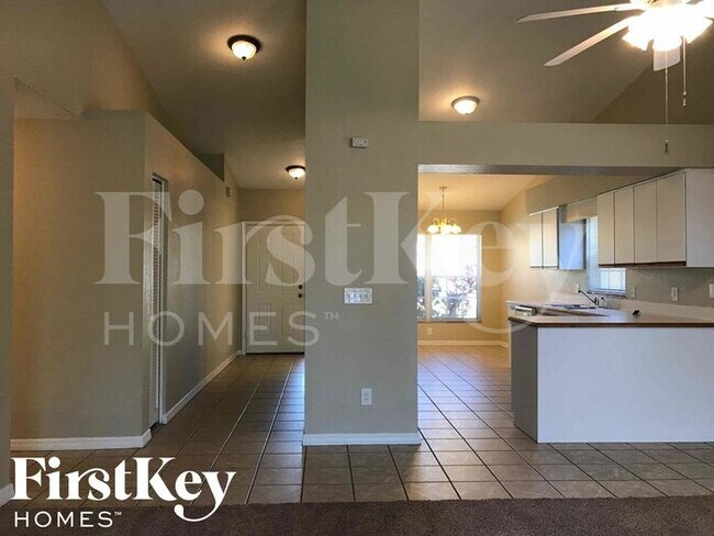 810 Marcia Loop, Unit Private Bedroom in Winter Haven, FL - Foto de edificio - Building Photo