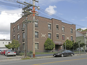 1492 Dundas St E in Toronto, ON - Building Photo - Building Photo