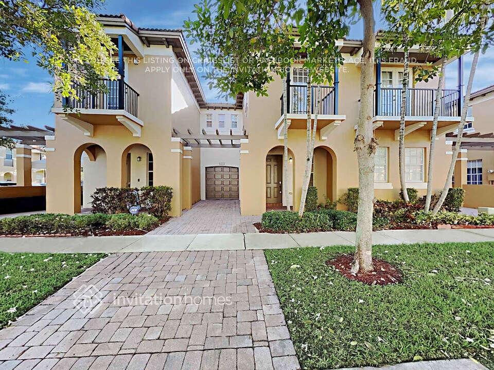 4432 Arabian Way in Cooper City, FL - Building Photo