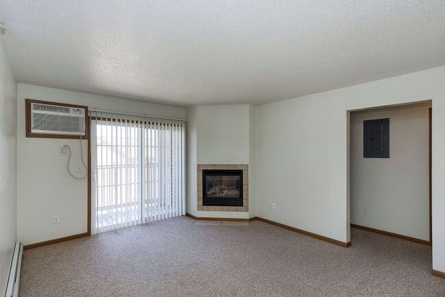 112 E Bloomington St, Unit 1 in Iowa City, IA - Foto de edificio - Building Photo