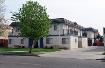 781-791 W Mayberry Ave in Hemet, CA - Building Photo - Building Photo