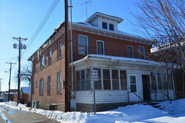 13 N 10th St in Miles City, MT - Building Photo - Building Photo