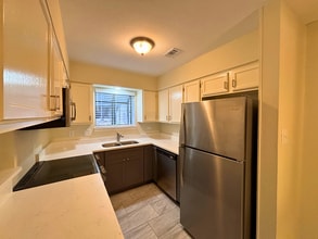 2542 Babcock Rd in San Antonio, TX - Building Photo - Building Photo
