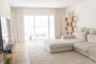 3250 N Palm Aire Dr in Pompano Beach, FL - Building Photo - Building Photo