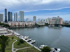 290-174 174th St in Sunny Isles Beach, FL - Building Photo - Building Photo