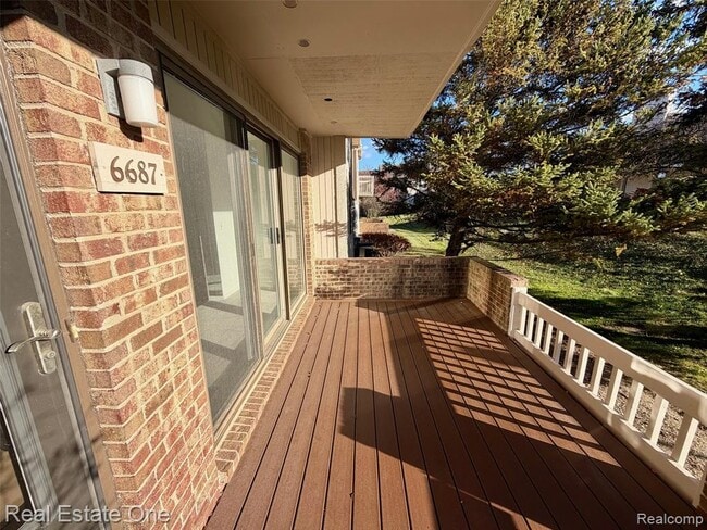 property at 6687 Maple Lakes Dr