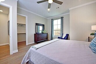 5817 E Post Oak Ln in Houston, TX - Building Photo - Building Photo