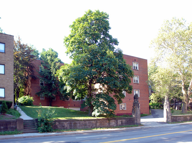 Atherstone Manor in Pittsburgh, PA - Foto de edificio - Building Photo