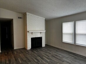 736 Vicki Dr in Huntsville, TX - Building Photo - Building Photo