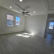 124 W Fulton St in Long Beach, NY - Building Photo - Building Photo