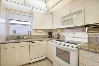 3520 S Ocean Blvd in South Palm Beach, FL - Building Photo - Building Photo