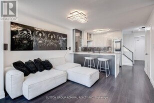 200 Manitoba St in Toronto, ON - Building Photo