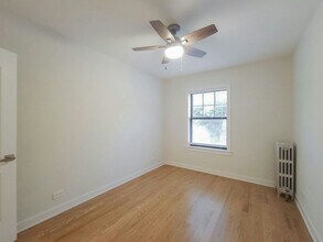 931 1/2 W Sunnyside Ave in Chicago, IL - Building Photo - Building Photo