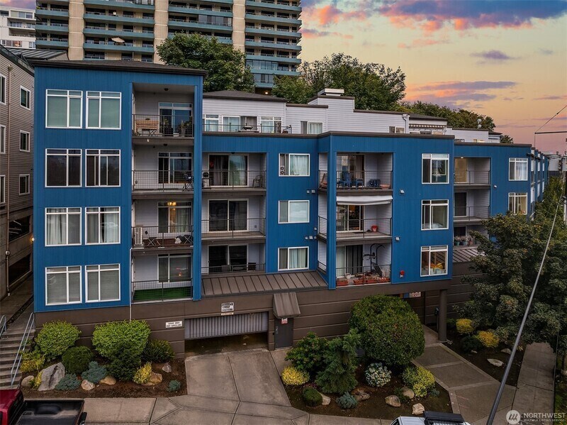 500 Elliott Ave W in Seattle, WA - Building Photo