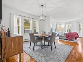 11 Weld Hill St, Unit 2 in Boston, MA - Foto de edificio - Building Photo