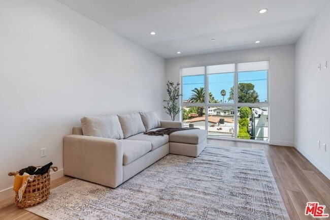 1444 Rexford Dr in Los Angeles, CA - Building Photo - Building Photo