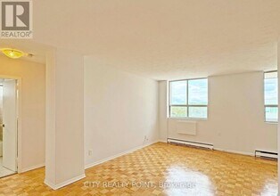 525 Eglinton Ave E in Toronto, ON - Building Photo - Building Photo