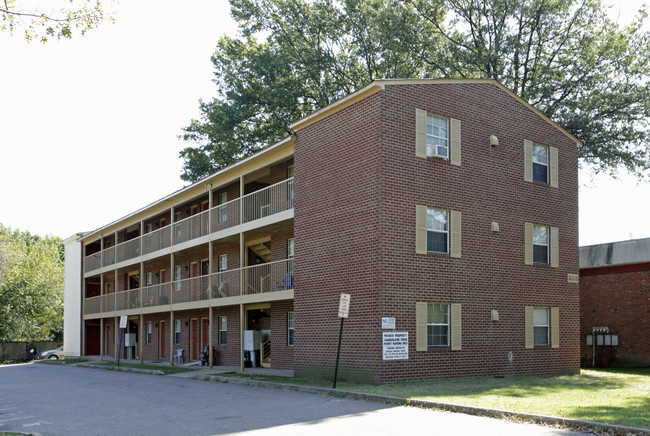 Chamberlayne Towers Apartments in Richmond, VA - Building Photo - Building Photo