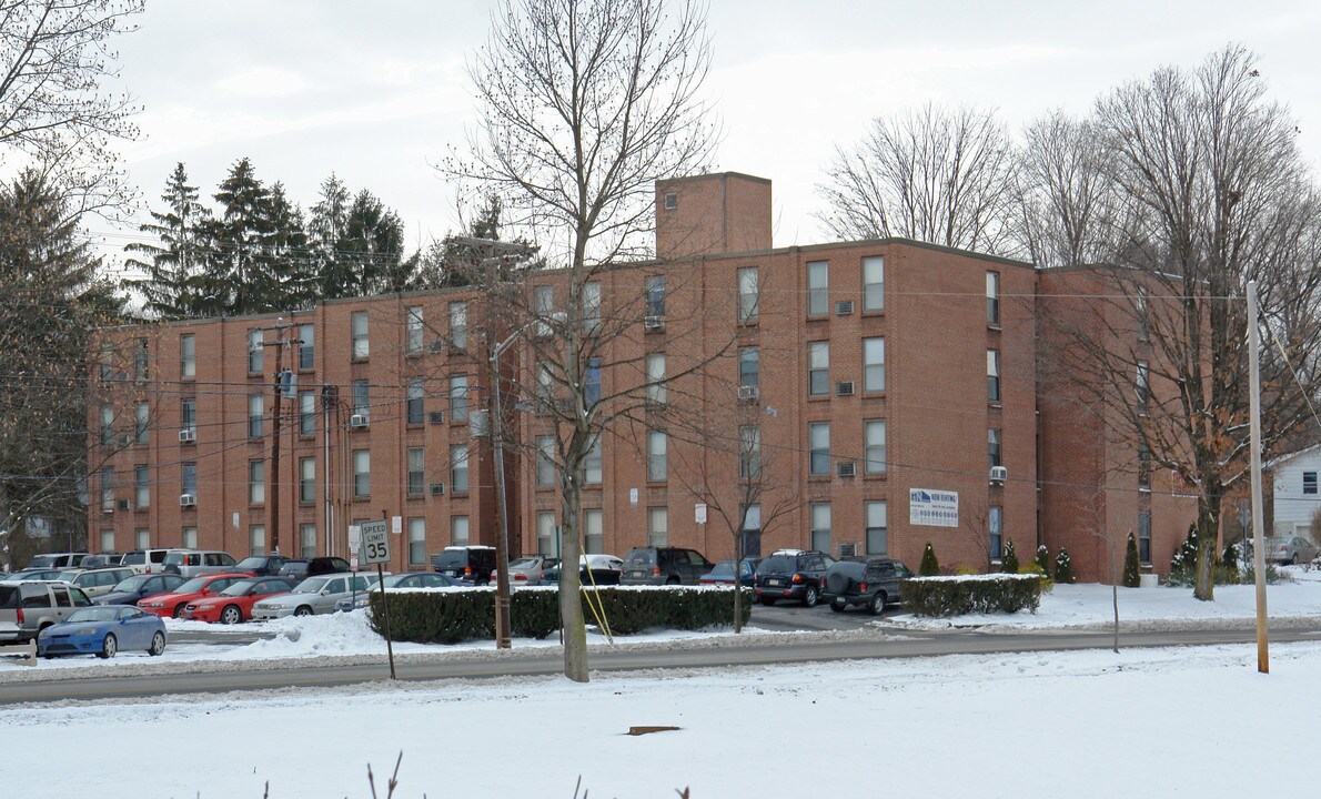 EastSide Apartments in State College, PA - Foto de edificio