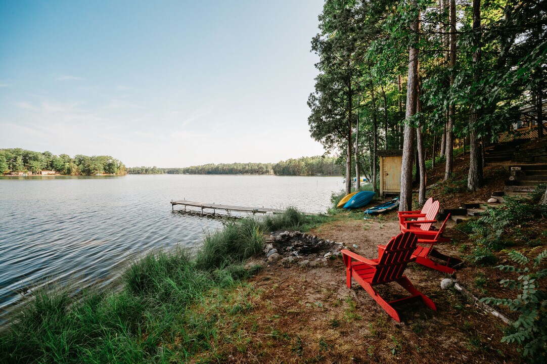 586 Applegate Dr in Traverse City, MI - Foto de edificio