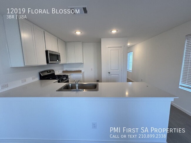 12019 Floral Blossom in Converse, TX - Building Photo - Building Photo