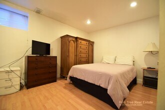 240 Mason Ter, Unit #1 in Brookline, MA - Foto de edificio - Building Photo