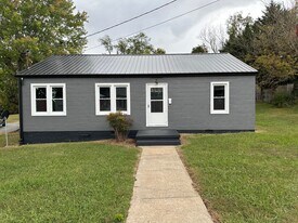 220 Lake St in Greeneville, TN - Building Photo