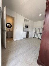 2460 NW 61st St in Miami, FL - Building Photo - Building Photo