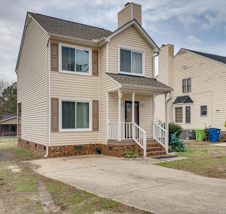 8013 Perry Creek Rd in Raleigh, NC - Building Photo