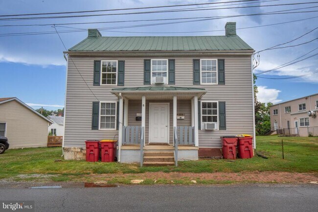 32 Patrick Henry Way in Charles Town, WV - Building Photo - Building Photo