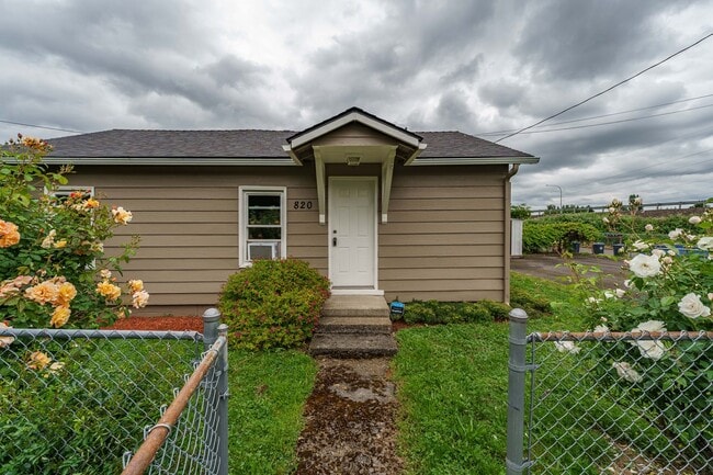 820 SE Polk St in Camas, WA - Building Photo - Building Photo