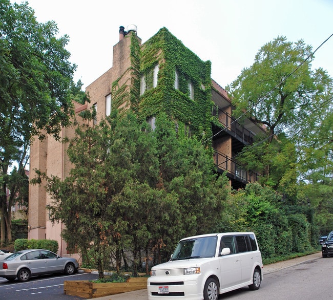 965 Paradrome St in Cincinnati, OH - Foto de edificio - Building Photo