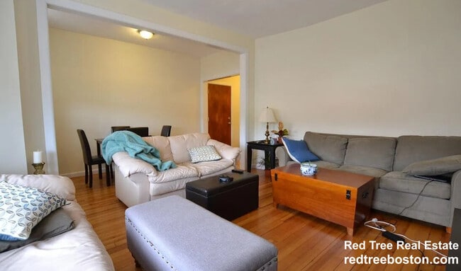 1950 Beacon St, Unit 1 in Boston, MA - Building Photo - Building Photo