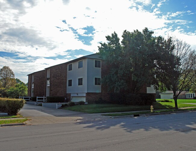 2150-2160 Olympic St in Springfield, OH - Building Photo - Building Photo