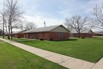 Ennis Village in Ennis, TX - Building Photo - Building Photo