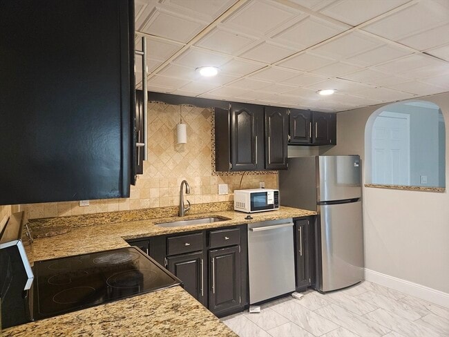 10 Shadowbrook Ln in Milford, MA - Building Photo - Building Photo