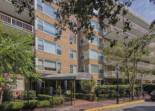 River House Condos in Boston, MA - Foto de edificio - Building Photo