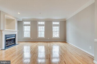 8872 Ashgrove House Ln in Vienna, VA - Building Photo - Building Photo