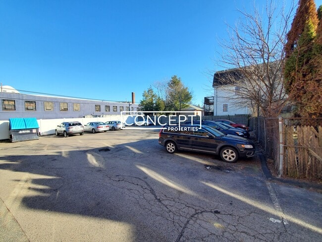 14 Murdock St, Unit 2-1 in Somerville, MA - Building Photo - Building Photo