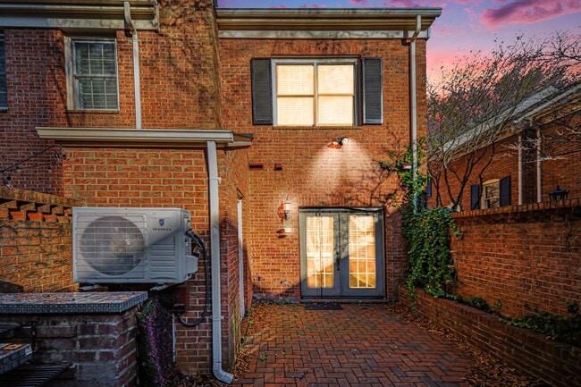 520 N Poplar St, Unit I in Charlotte, NC - Foto de edificio - Building Photo