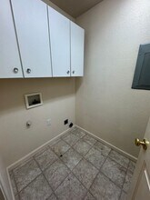 1057 Lookingglass Rd in Roseburg, OR - Building Photo - Building Photo