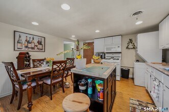 349 Naubuc Ave in Glastonbury, CT - Building Photo - Building Photo