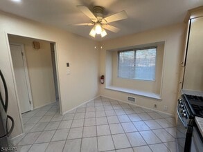 124 Chelsea Way in Bridgewater, NJ - Building Photo - Building Photo