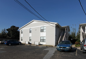 1271 Redwood Ln Apartments