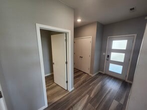 3811 Stacy Drive in Bismarck, ND - Foto de edificio - Building Photo