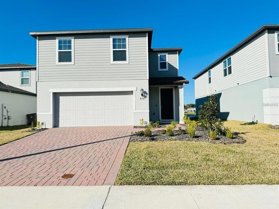 520 Whistling Duck Trl in St. Cloud, FL - Building Photo