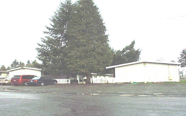 Rhody Apartments in Lakewood, WA - Building Photo - Building Photo