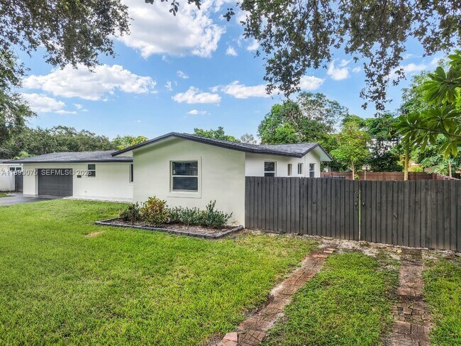 740 Beachwood Ln in Plantation, FL - Foto de edificio - Building Photo